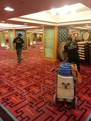 吊船清洗外牆