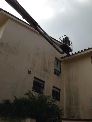 吊船清洗外牆