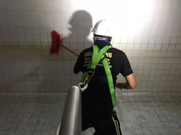 吊船清洗外牆